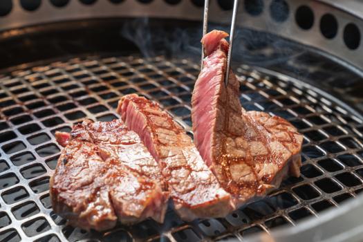 肉好き集まれ！新阿蘇大橋が結ぶ注目の「くまもと肉LOVEエリア」、熊本県大津町、南阿蘇村、高森町へ。